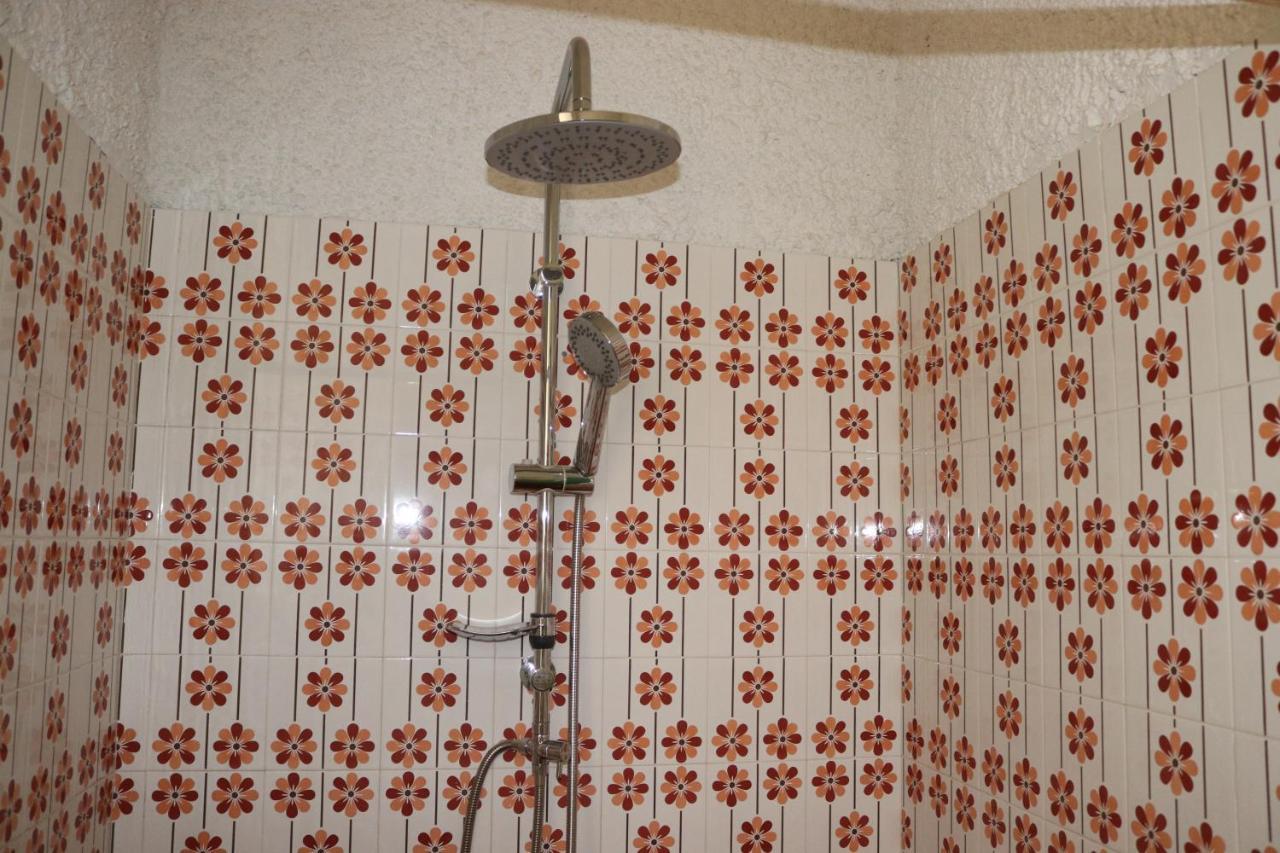 The Bongos - Socially Conscious Rooms, Part Of The Room Rate Goes To Charity Platanés Buitenkant foto