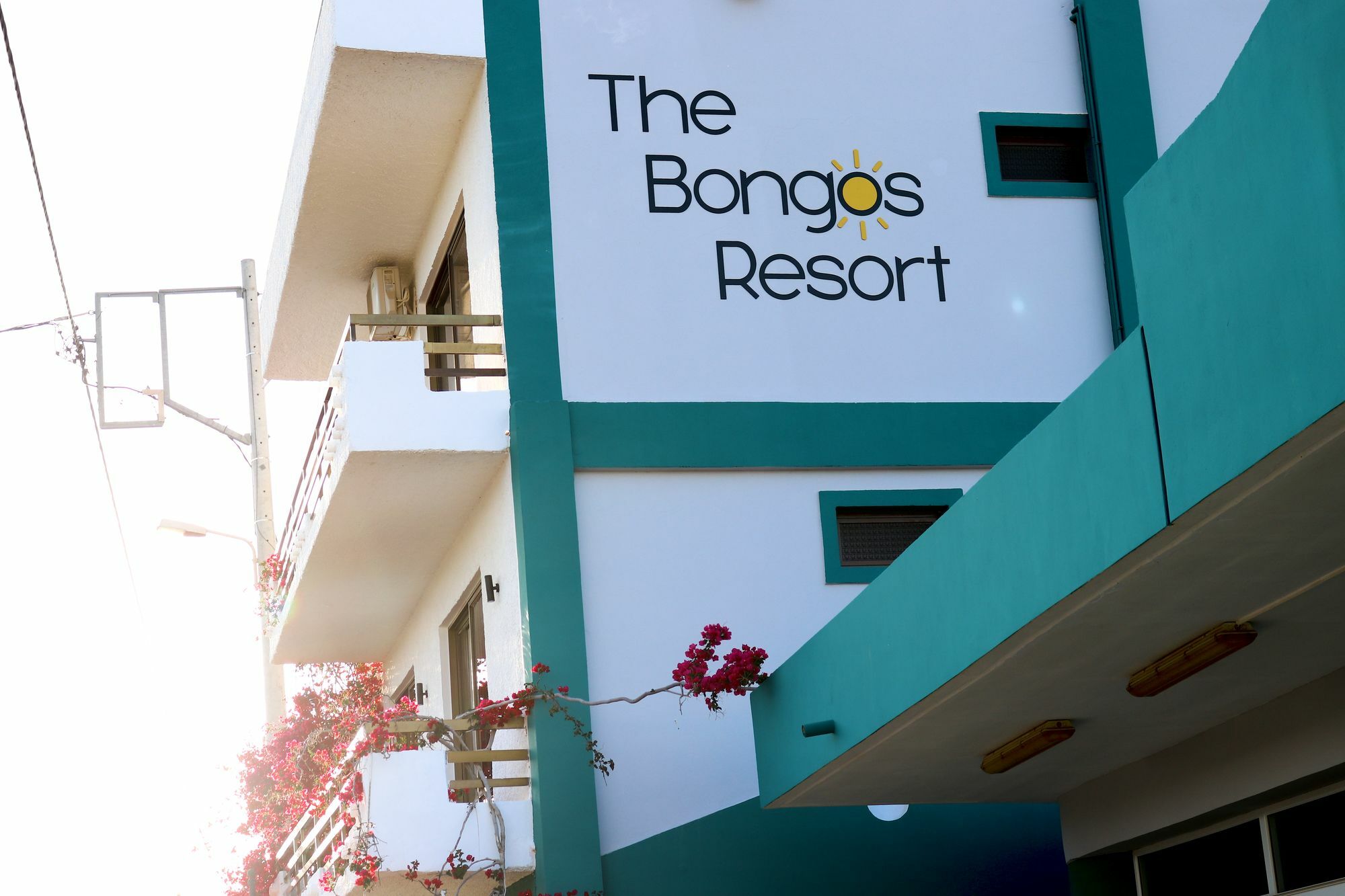 The Bongos - Socially Conscious Rooms, Part Of The Room Rate Goes To Charity Maleme Buitenkant foto